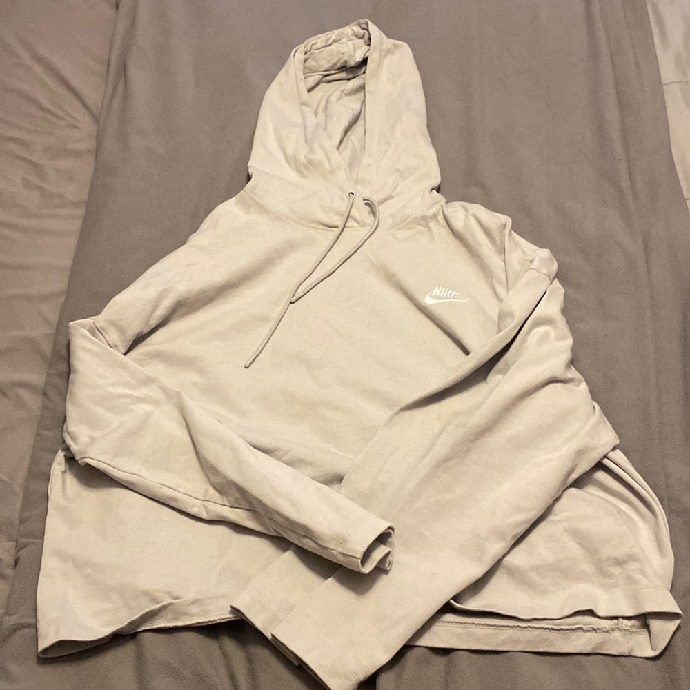 Nike crop sweater. Brand new. Never worn. Size xxl